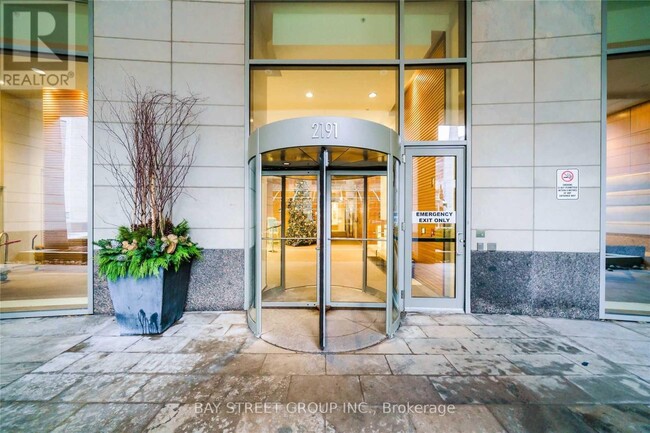 2191-2191 Yonge St in Toronto, ON - Building Photo - Building Photo