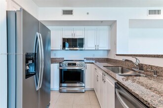 90 Alton Rd, Unit 1209 in Miami Beach, FL - Building Photo - Building Photo
