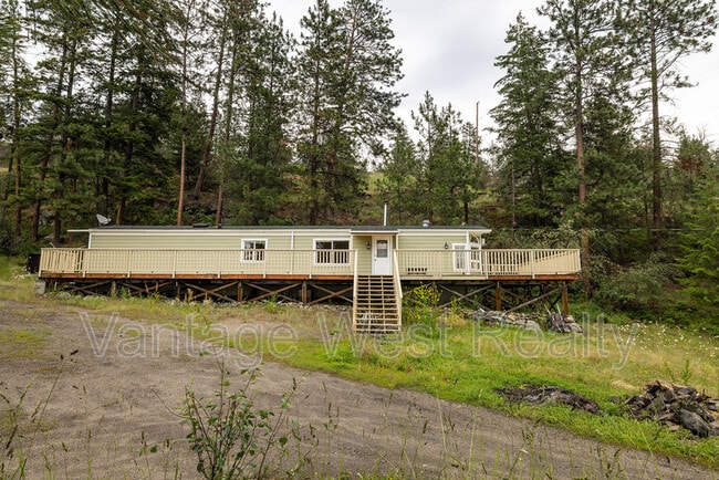 property at 6439 Farmers Dr