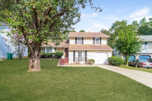 2172 Sara Ashley Way in Lithonia, GA - Building Photo