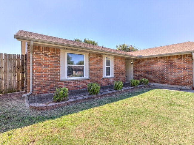 3900 Hiddleston Cir in Oklahoma City, OK - Building Photo - Building Photo