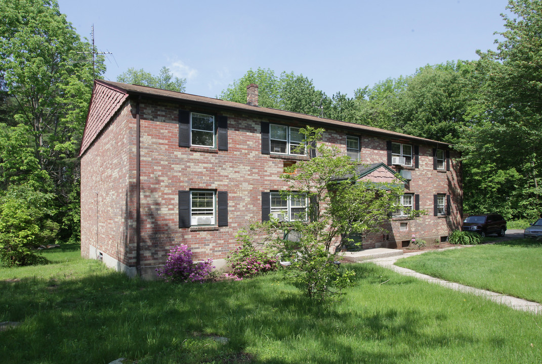 Wallen's Hill Apartments in Barkhamsted, CT - Foto de edificio