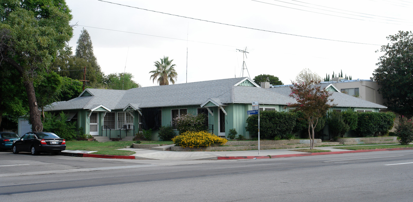 13453 Burbank Blvd in Van Nuys, CA - Building Photo