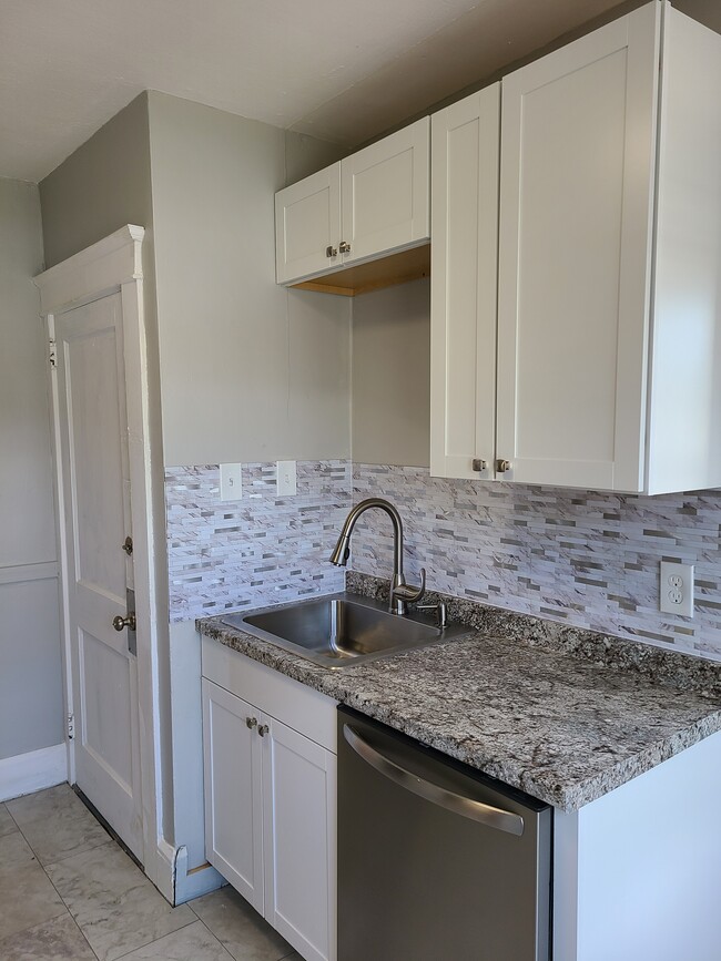 3 Thomas St, Unit 3b in Nashua, NH - Building Photo - Building Photo