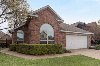 1220 Royal Crescent Dr in Bedford, TX - Building Photo - Building Photo