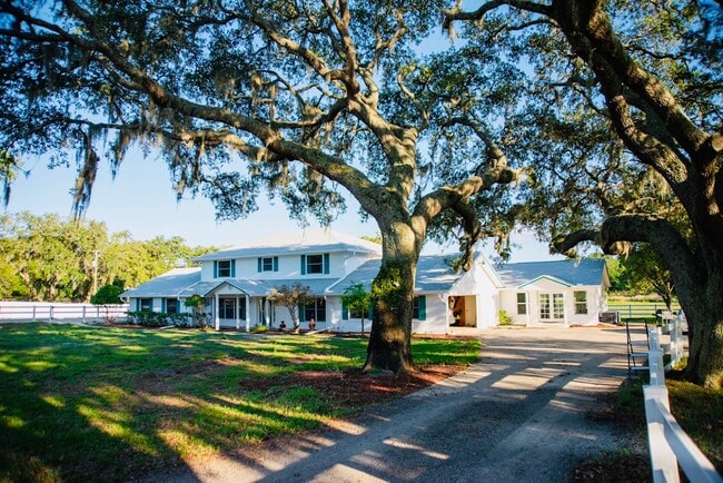 315 Lazy Acres Ln