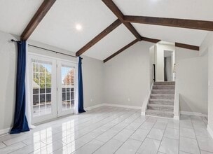 302 SE Flagstone Dr in Lee's Summit, MO - Building Photo - Building Photo