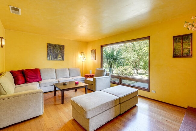 property at 714 Crestview Dr