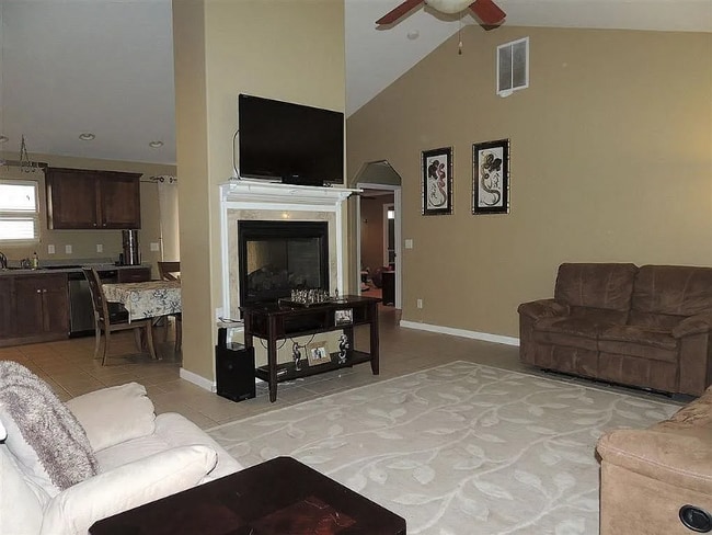 5233 Stone Crest Dr in Manhattan, KS - Building Photo - Building Photo