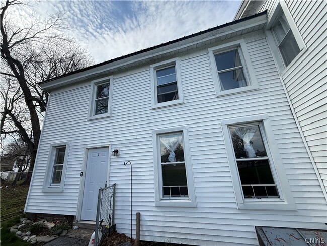 250 W 2nd St in Oswego, NY - Building Photo - Building Photo