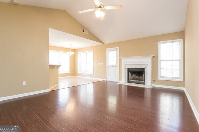 1016 Fishback Way in Sugar Hill, GA - Foto de edificio - Building Photo