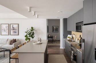 VIV in St. Petersburg, FL - Building Photo - Building Photo