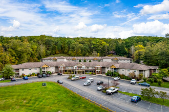 The Village East Apartments in Victor, NY - Foto de edificio - Building Photo
