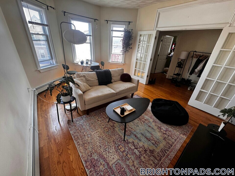 40 Litchfield St in Boston, MA - Building Photo