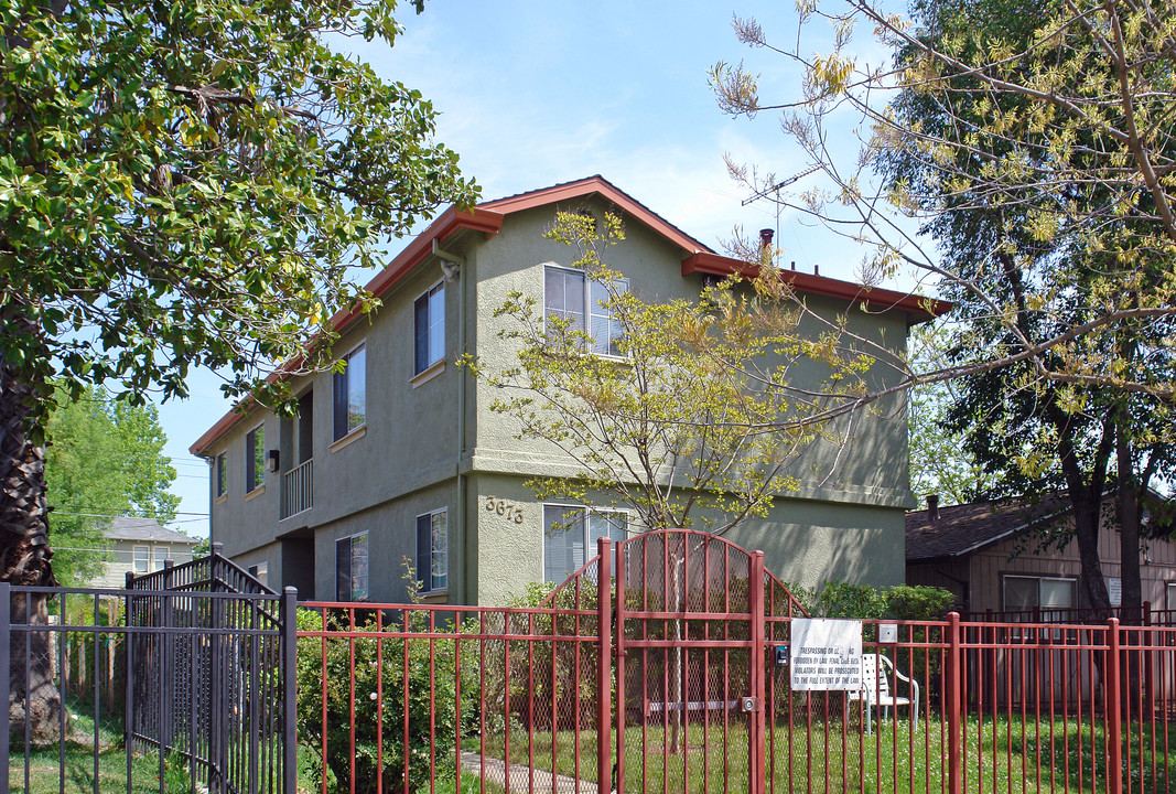 3673 5th Ave in Sacramento, CA - Foto de edificio