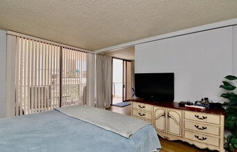 1860 Ala Moana Blvd in Honolulu, HI - Building Photo - Building Photo