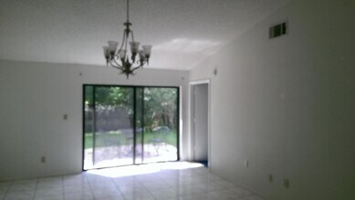 1128 Covington St in Oviedo, FL - Building Photo - Building Photo