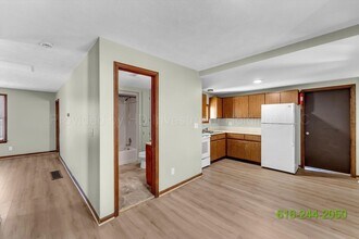 110 W Elm St in Fremont, MI - Building Photo - Building Photo