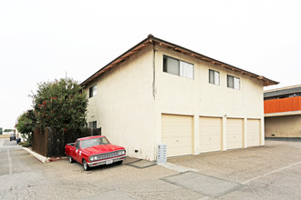 7310 Corsican Dr in Huntington Beach, CA - Building Photo - Building Photo