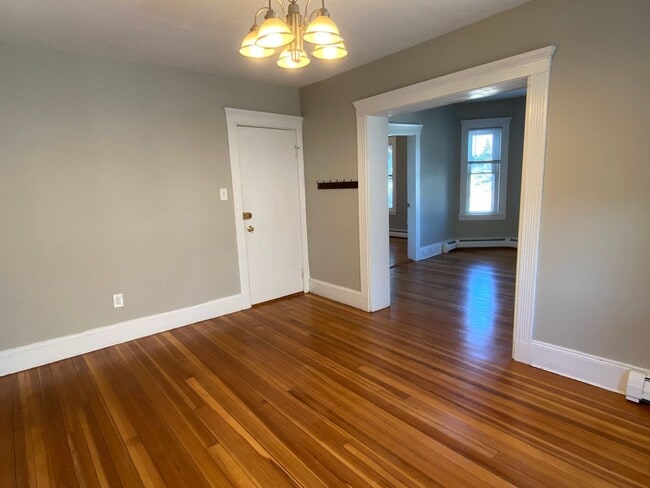 31-33-33 Pleasant Park Rd in Winthrop, MA - Building Photo - Building Photo