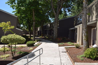 Sunnyslope Manor in Salem, OR - Foto de edificio - Building Photo