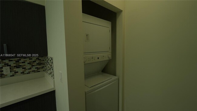 729 NW 2nd St in Miami, FL - Building Photo - Building Photo