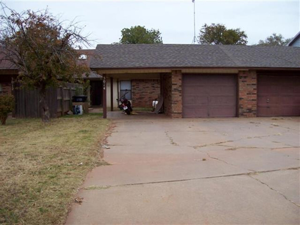 3014 Forestridge Dr. in Enid, OK - Foto de edificio