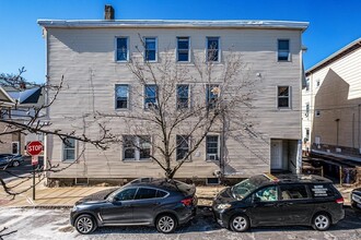 80 Irving St, Unit 3 in Everett, MA - Foto de edificio - Building Photo