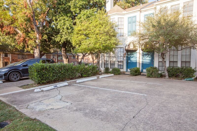 5000 Cedar Springs Rd in Dallas, TX - Building Photo