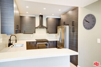 423 N Palm Dr in Beverly Hills, CA - Building Photo - Building Photo