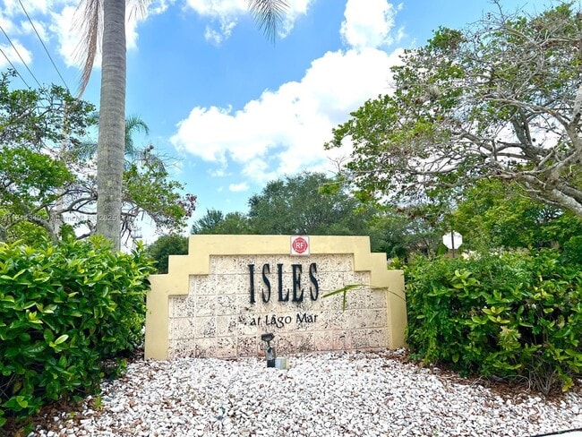 property at 731 Vista Isles Dr