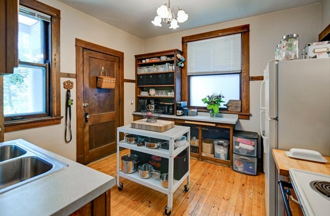 property at 416 Castle Pl