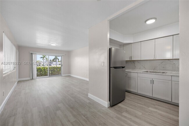 property at 1979 N Glades Dr