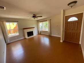 146 Village Run W in Encinitas, CA - Building Photo - Building Photo