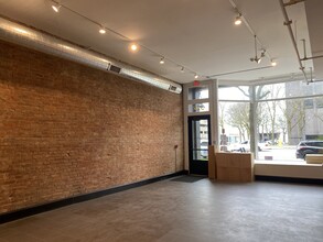 324 Niagara St in Niagara Falls, NY - Building Photo - Interior Photo