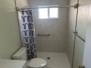 2412 Vera Cruz Dr-Unit -#3 in Modesto, CA - Building Photo - Building Photo