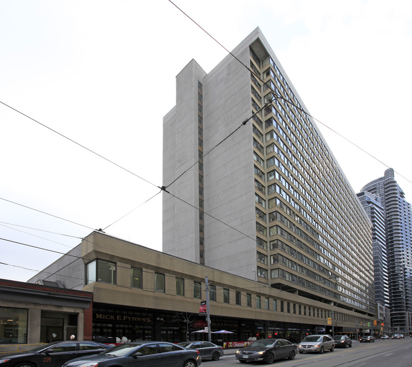 Lexington Condominiums in Toronto, ON - Building Photo