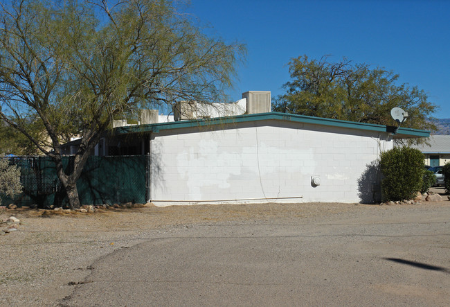 5815 E 28th St in Tucson, AZ - Building Photo - Building Photo