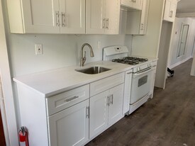 4 Bay Front Dr in Baldwin, NY - Building Photo