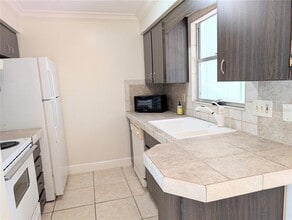 2238 Michele Dr in Sarasota, FL - Building Photo - Building Photo