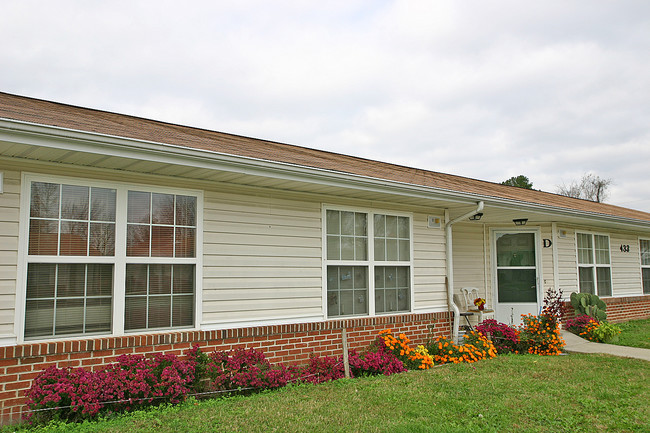 Belford Commons Apartments in Emporia, VA - Building Photo - Building Photo