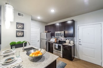 Landmark Grandview in San Antonio, TX - Foto de edificio - Building Photo