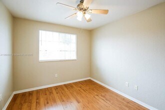 5902 Royal Way in Tamarac, FL - Building Photo - Building Photo