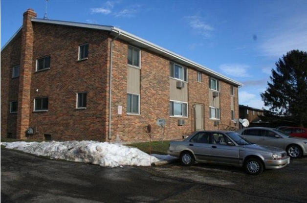 275 Broadway Dr in Sun Prairie, WI - Foto de edificio