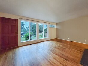 4054 120th Ave SE in Bellevue, WA - Building Photo - Building Photo