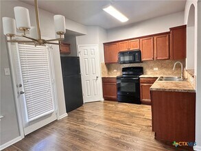 417 Capistrano Dr in San Marcos, TX - Building Photo - Building Photo