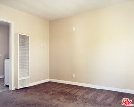 112 N Lincoln St in Burbank, CA - Building Photo - Building Photo