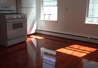 104 Sciarappa St, Unit 2 in Cambridge, MA - Foto de edificio - Building Photo