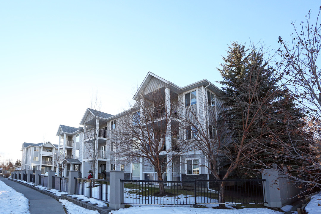 Valleyview Park Place in Calgary, AB - Building Photo