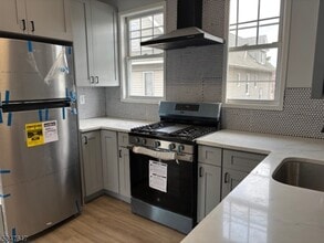 203 Main St in East Rutherford, NJ - Building Photo - Building Photo